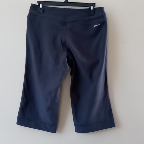 Nike Dri Fit Capri Leggings - Picture 4 of 5
